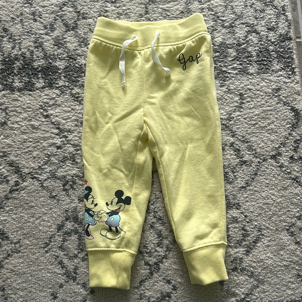 NWOT! Baby GAP toddler Disney sweatpants 💛